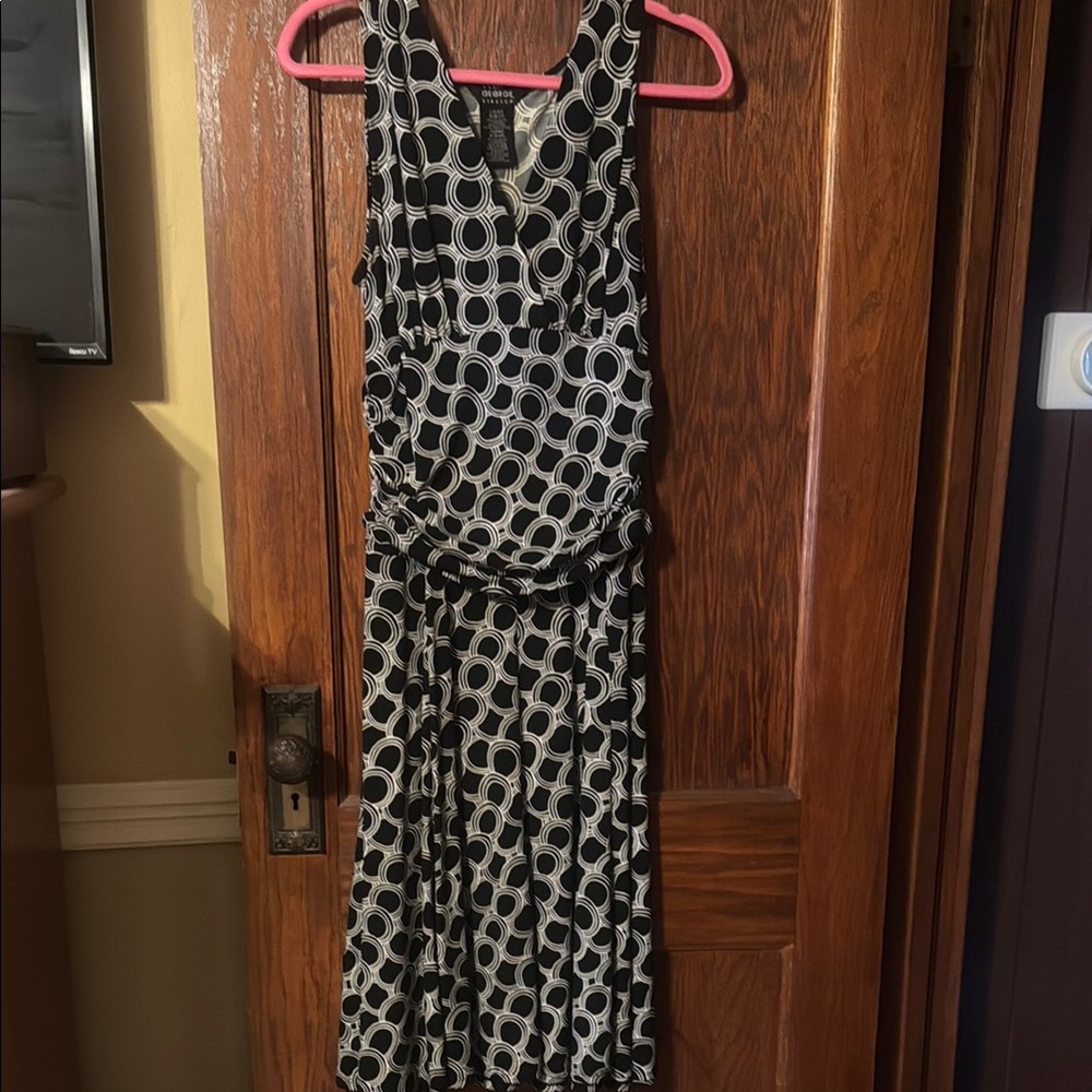Elegant Black and White Patterned Dress
